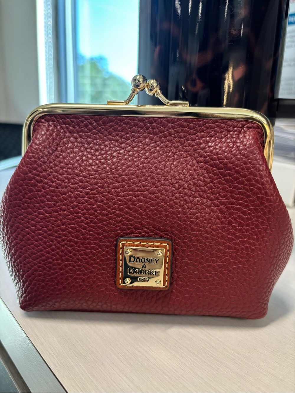 Dooney & Bourke 🍁 Red Burgundy Pebbled Leather Kisslock Frame Coin Purse 🆕
